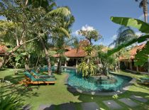 Villa Des Indes I, Pool und Garten